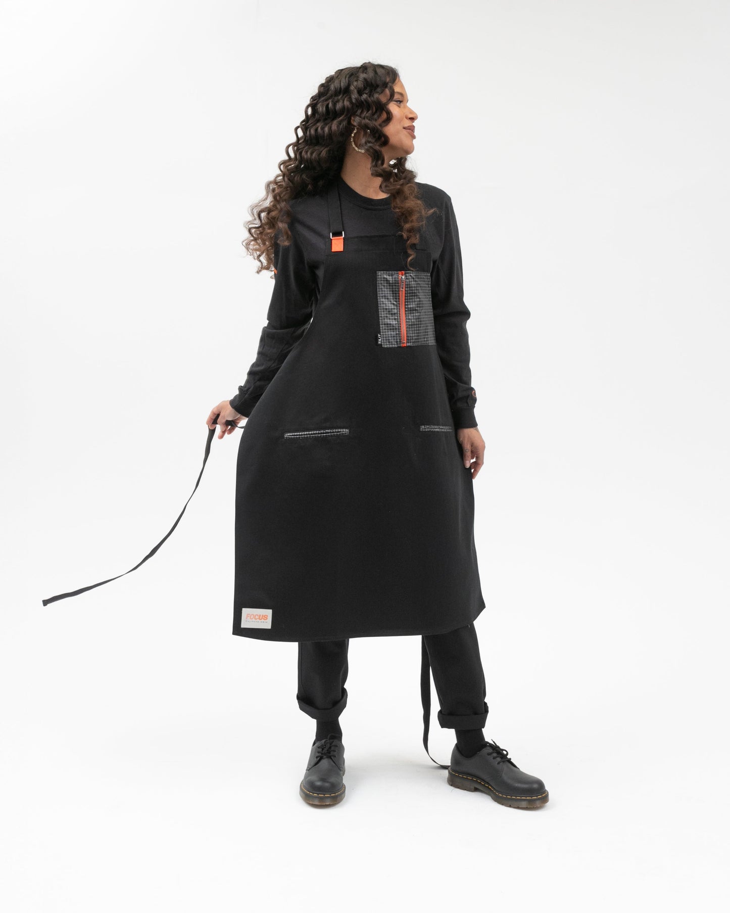 Tilit Satterfield Apron in Black