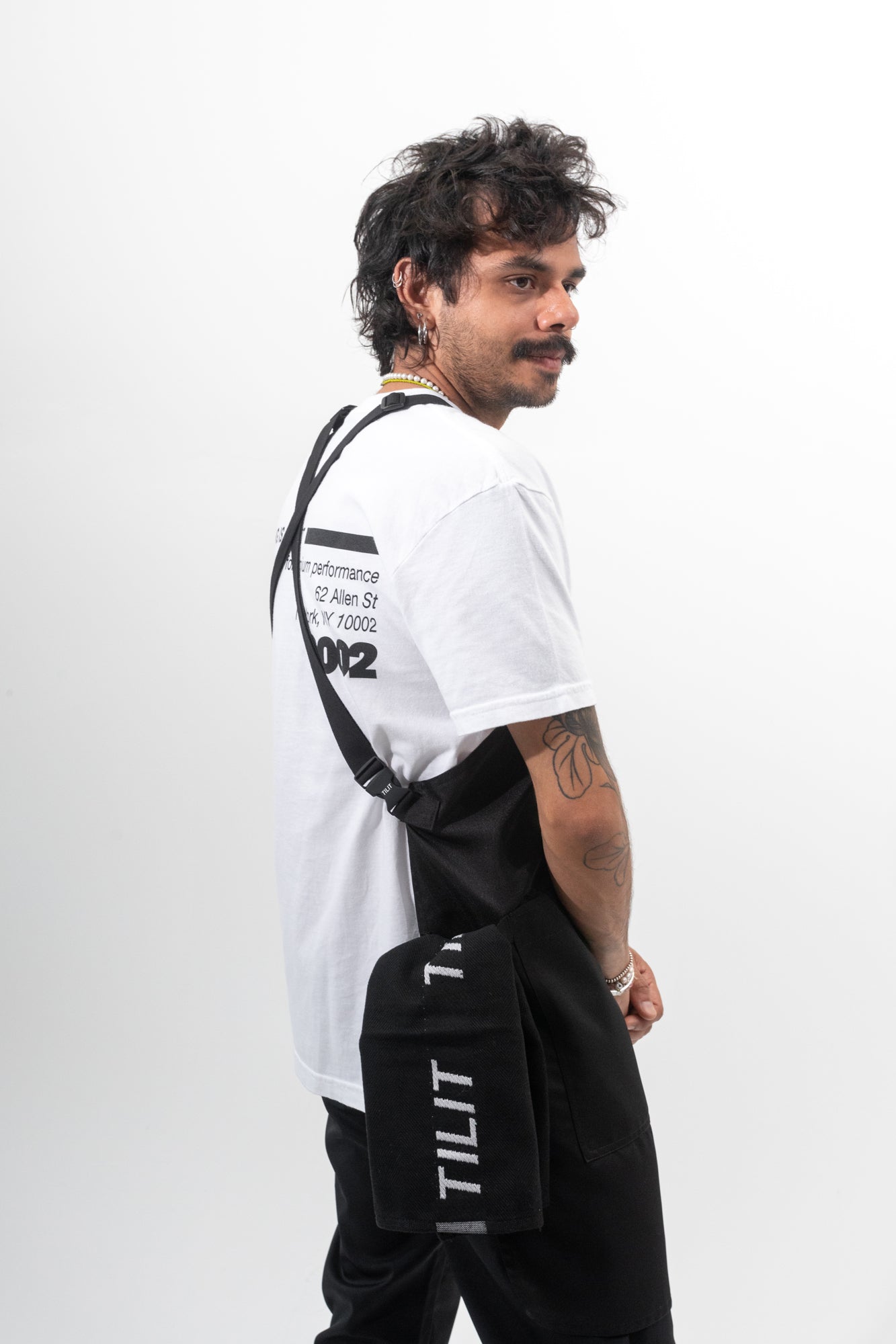 TILIT Unisex Crossback Apron in Black 